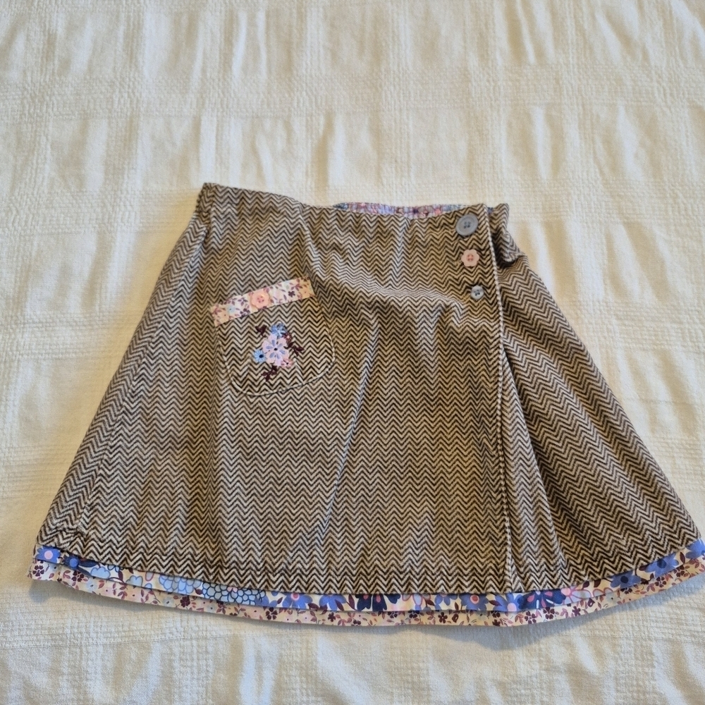 Hanna Andersson girls size 120 or 6-7 zig zag design skirt with flower trim VGUC